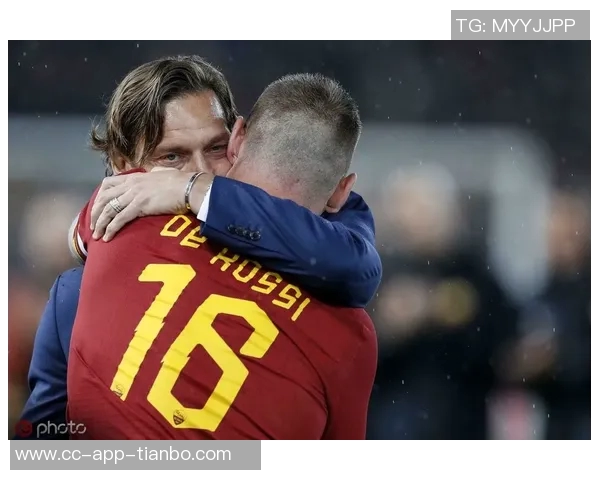 昔日罗马太太团重聚托蒂德罗西前妻携现任伴侣共享度假时光 昔日罗马太太团重聚托蒂德罗西前妻携现任伴侣共享度假时光