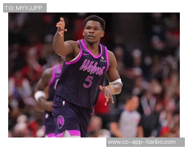 爱德华兹表现稳定半场10投5中贡献12分2篮板罚球命中率待提高